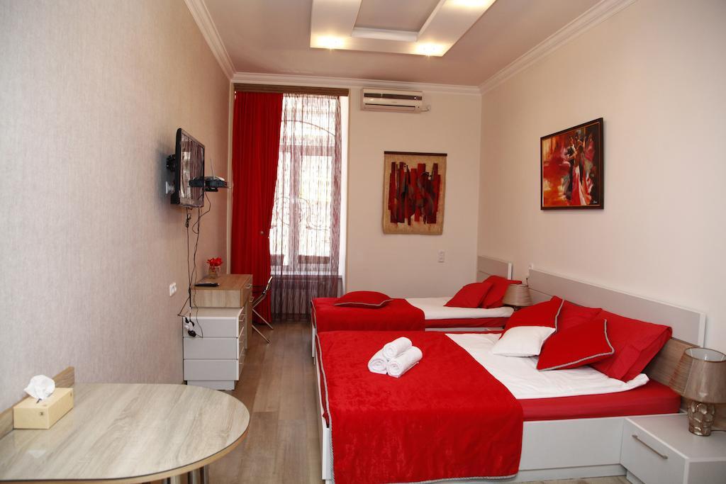 Azoyan Guest House Yerevan Room photo